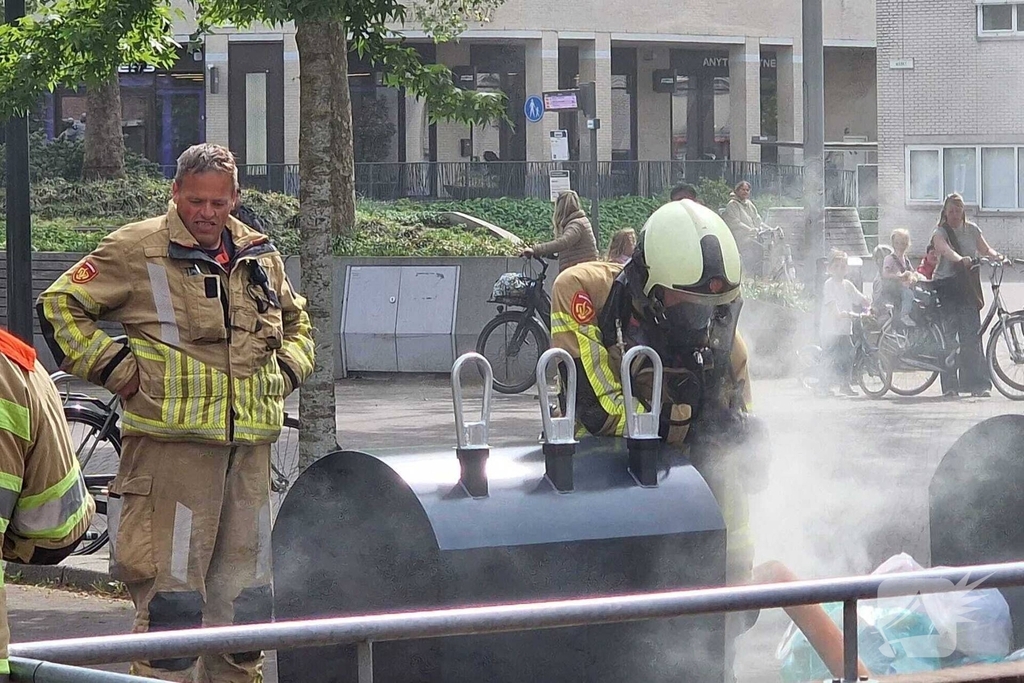Brand in ondergrondse vuilcontainer