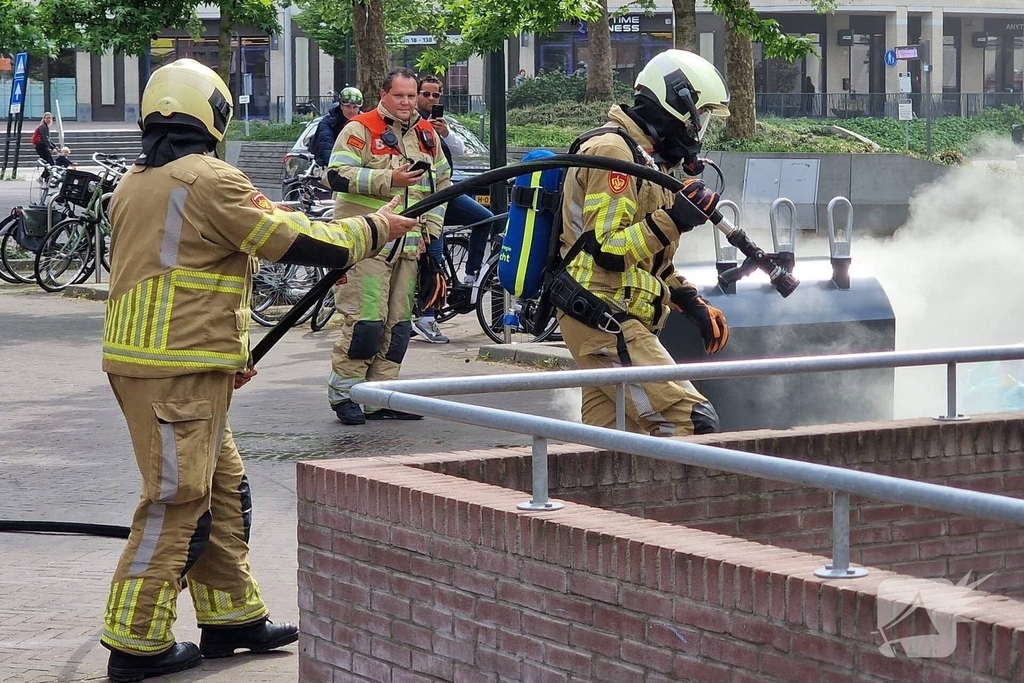Brand in ondergrondse vuilcontainer