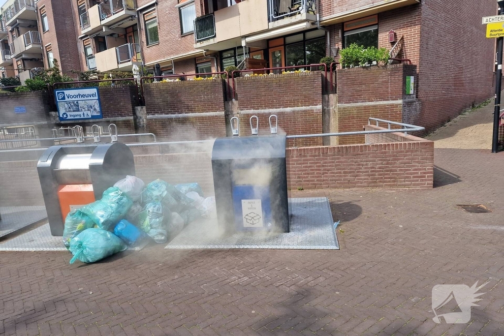 Brand in ondergrondse vuilcontainer