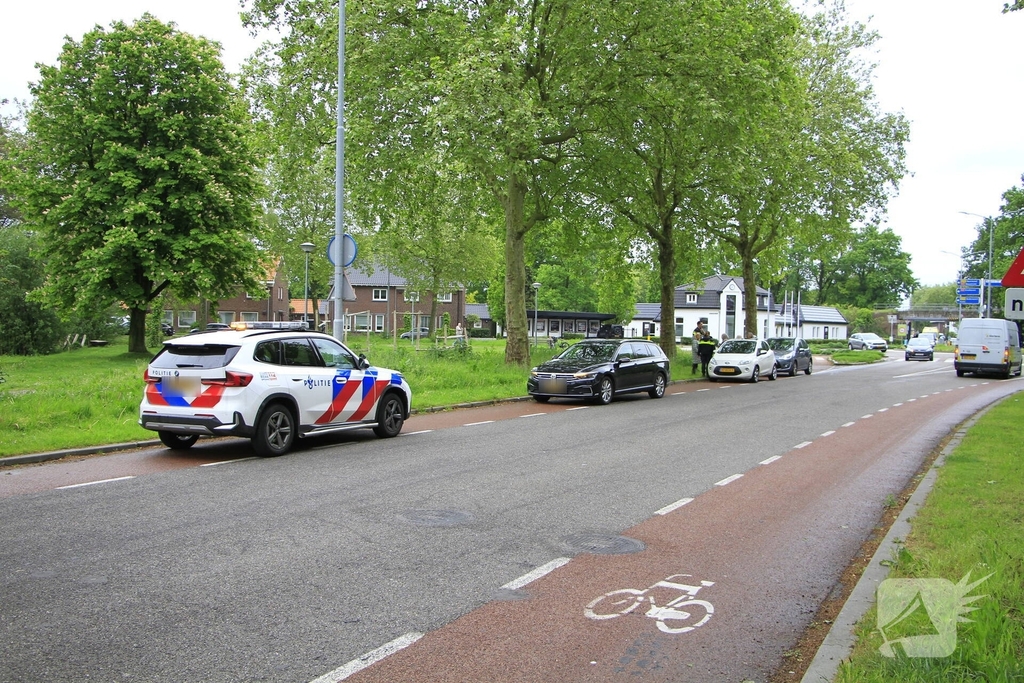 Aanrijding met meerdere voertuigen veroorzaakt blikschade