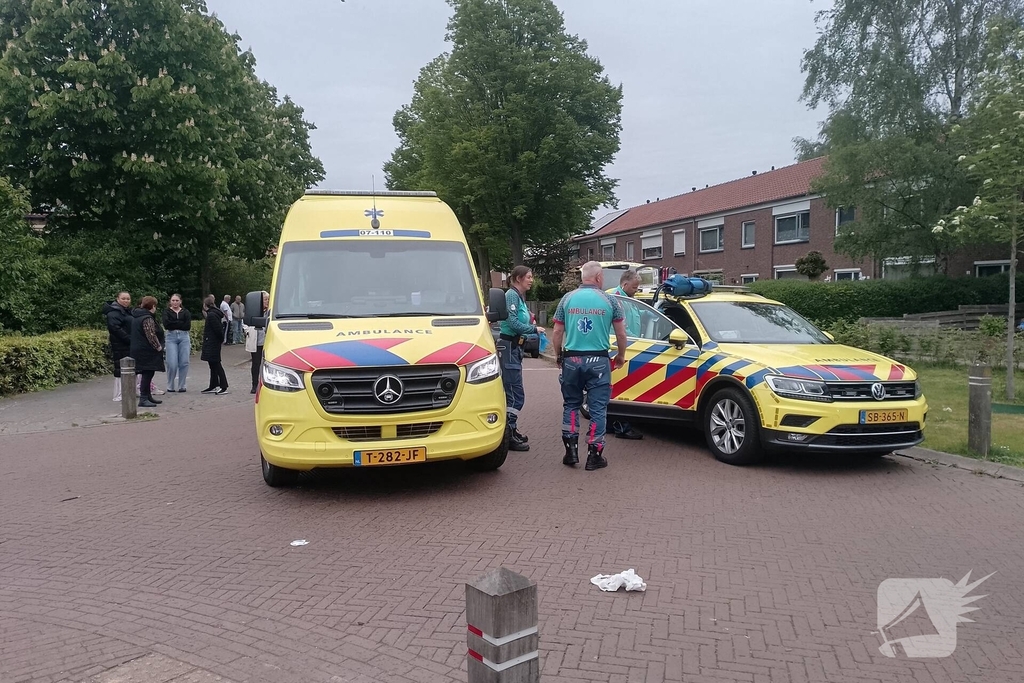 Brandweer blust woningbrand