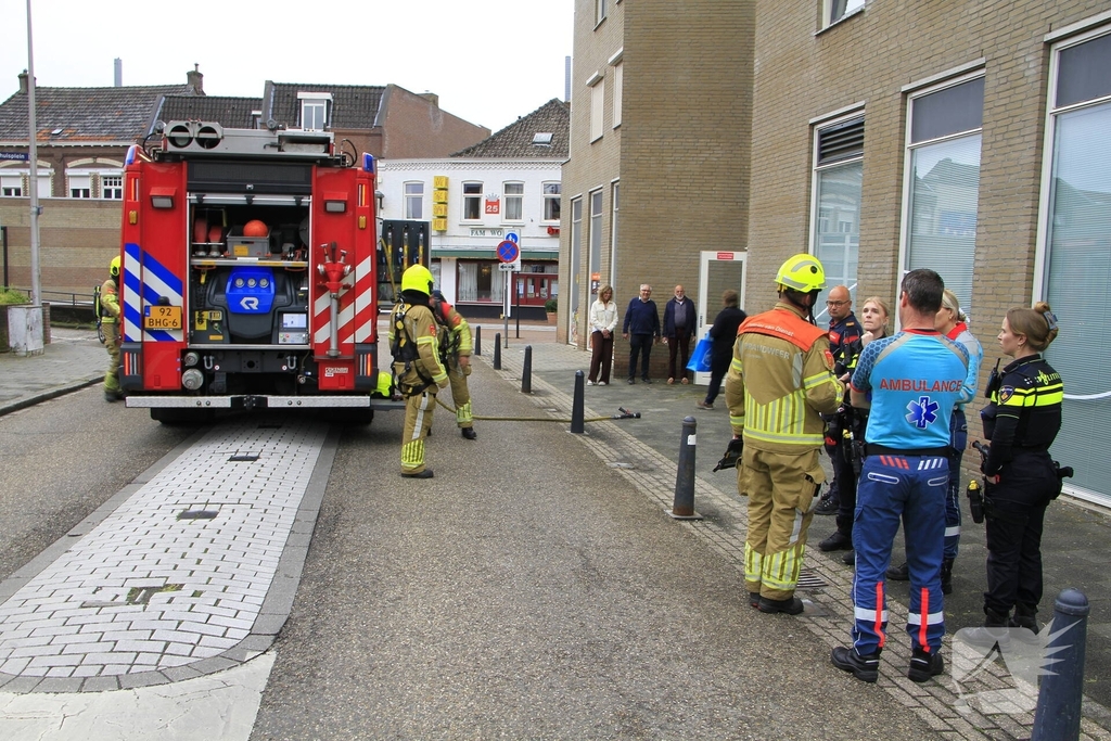 Stof uit kelder activeert rookmelders in gebouw