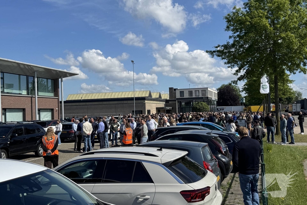 Brand in kantoorpand leidt tot grootschalige ontruiming