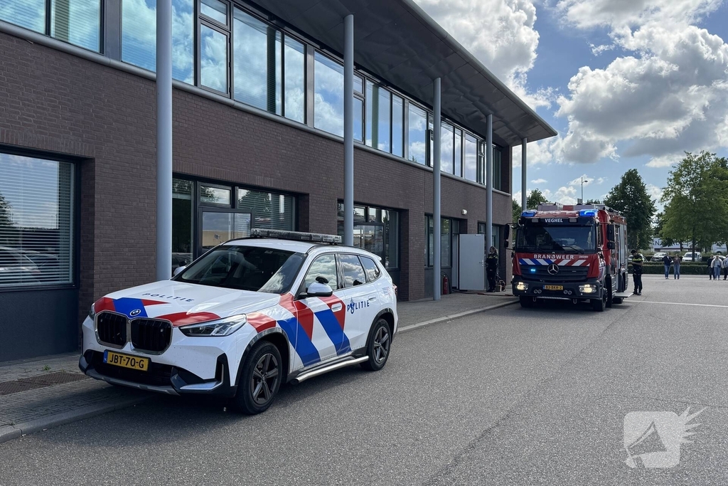 Brand in kantoorpand leidt tot grootschalige ontruiming