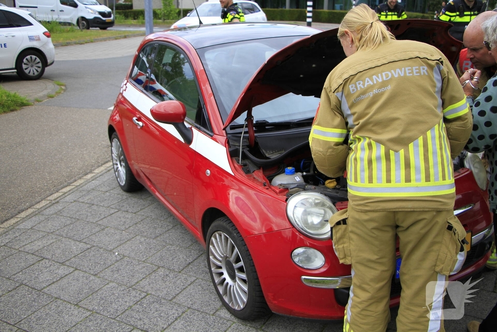Auto met motorproblemen leidt tot brandweerinzet
