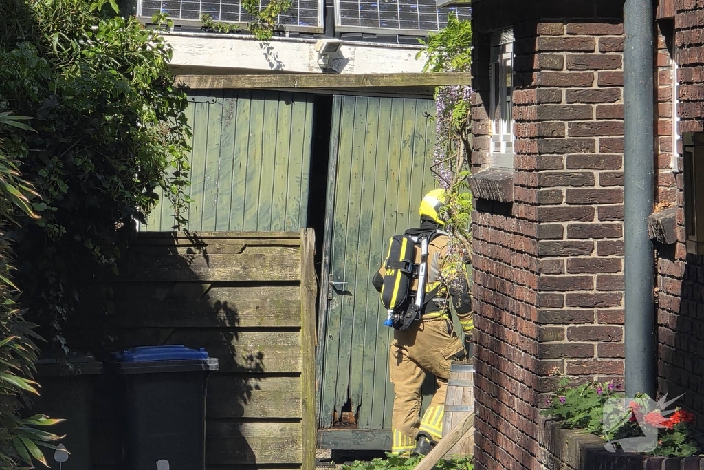 Brand in bijgebouw geblust