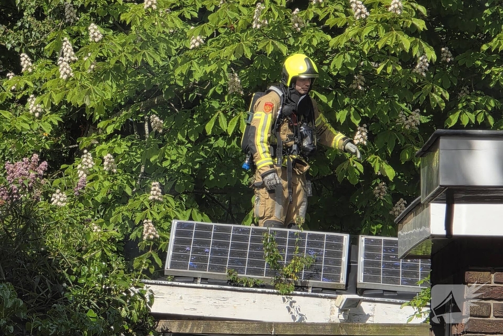 Brand in bijgebouw geblust
