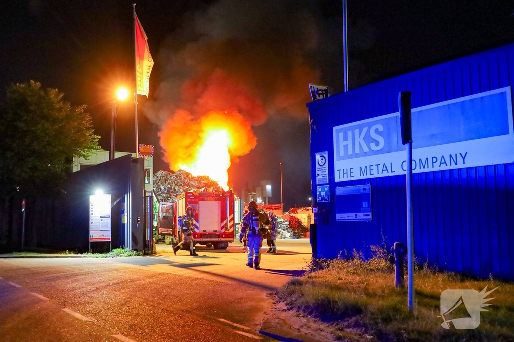 Explosie tijdens brand bij metaalrecyclingbedrijf