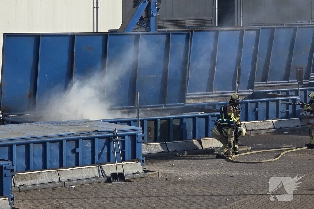 Containerbrand bij recyclingstation
