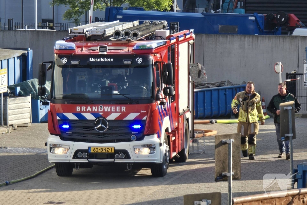Containerbrand bij recyclingstation