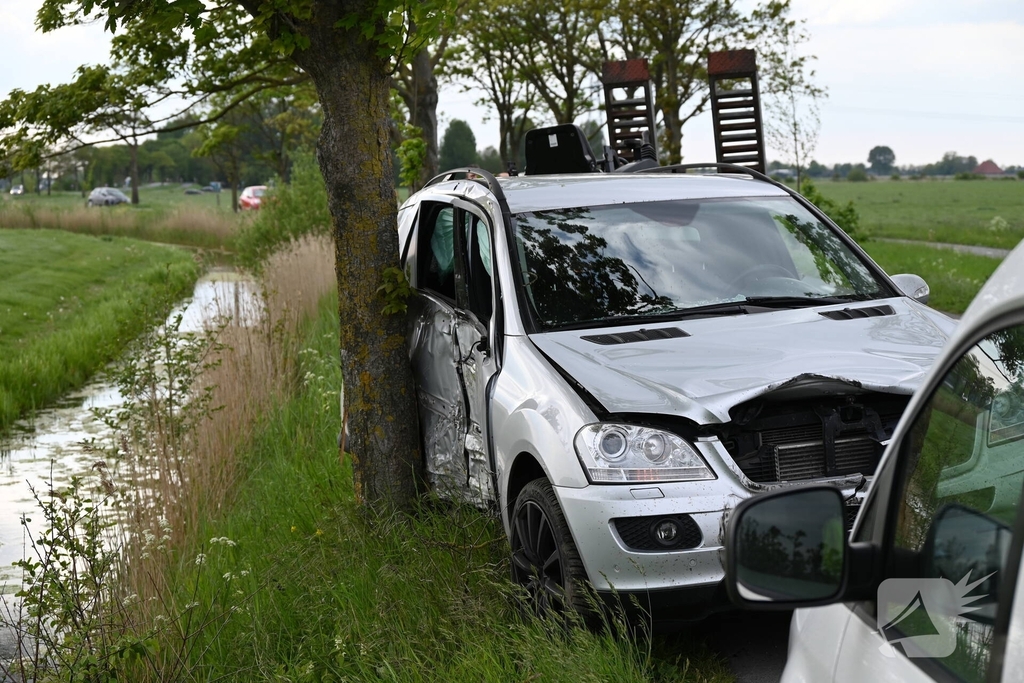 Bestuurder vlucht na ongeval met aanhanger