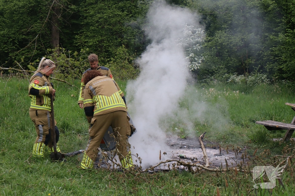 Brandende takken geblust door brandweer