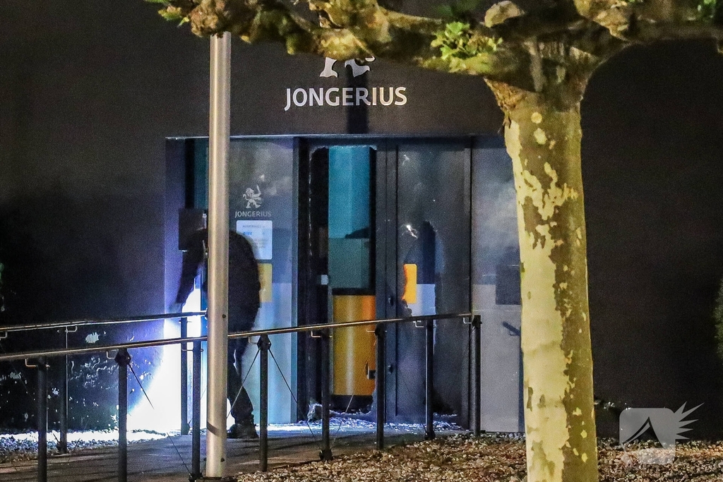 Explosie verwoest toegangspand op industriegebied