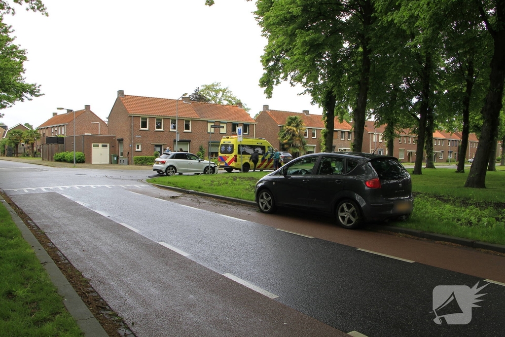 Auto botst in flank en draait om na ongeval