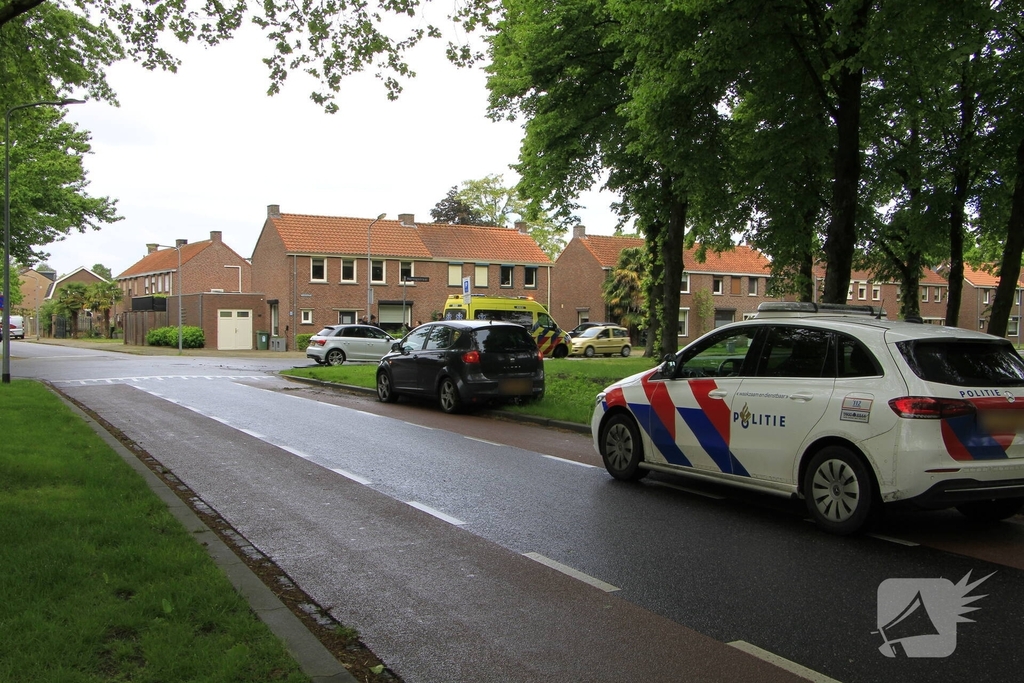 Auto botst in flank en draait om na ongeval