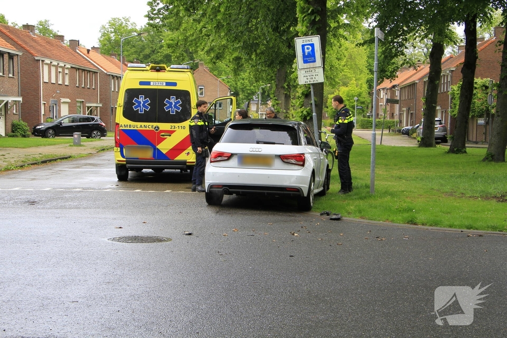 Auto botst in flank en draait om na ongeval