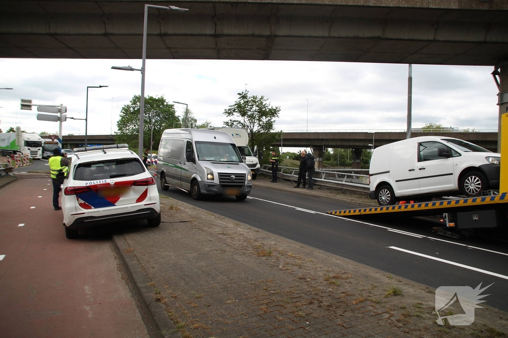 Ongeval tussen busje en vrachtwagentje