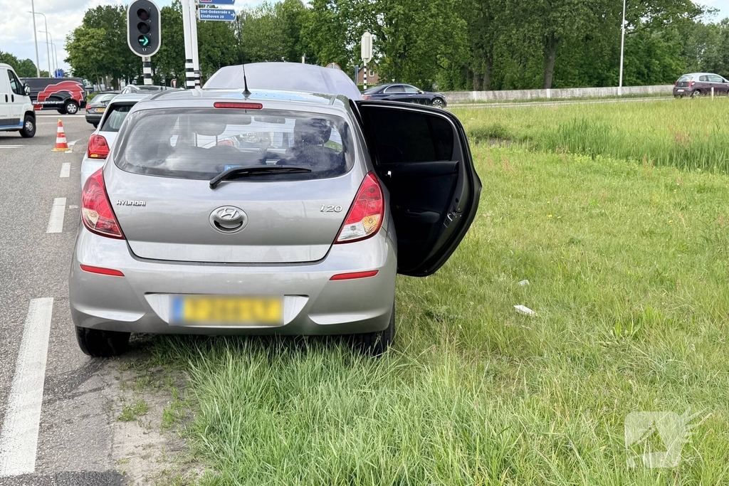 Kopstaart aanrijding met drie voertuigen