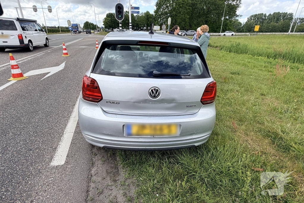 Kopstaart aanrijding met drie voertuigen