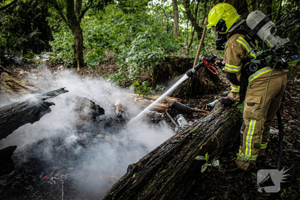 Brand door lachgascilinders veroorzaakt rookontwikkeling