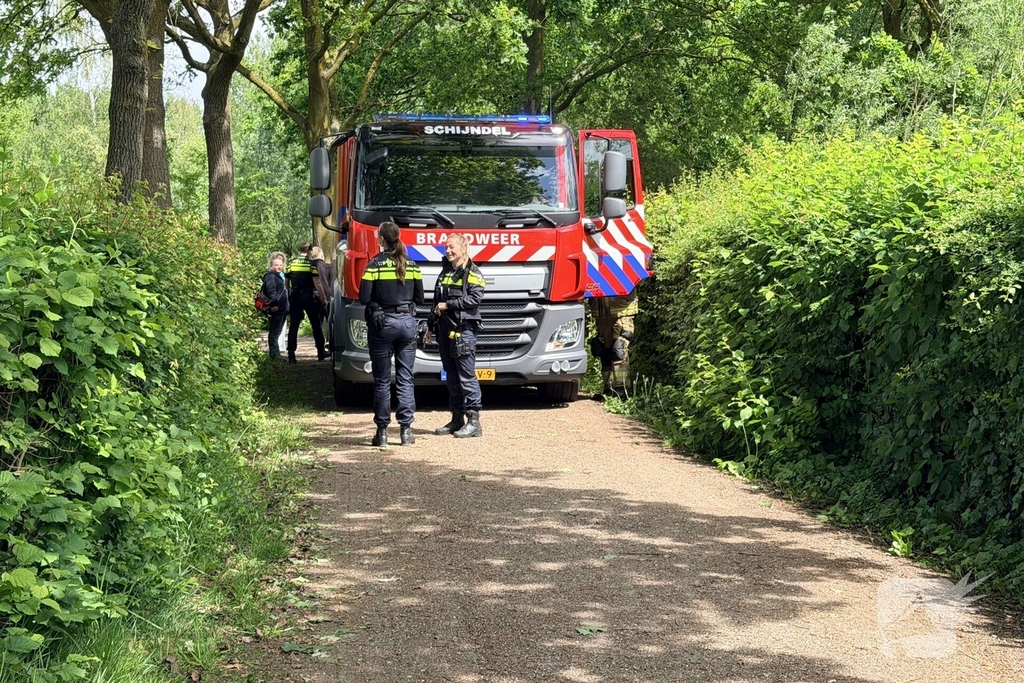 Buitenbrand in houtopslag leidt tot rookontwikkeling