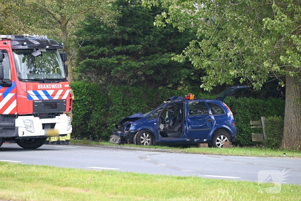 Automobilist raakt zwaargewond bij aanrijding
