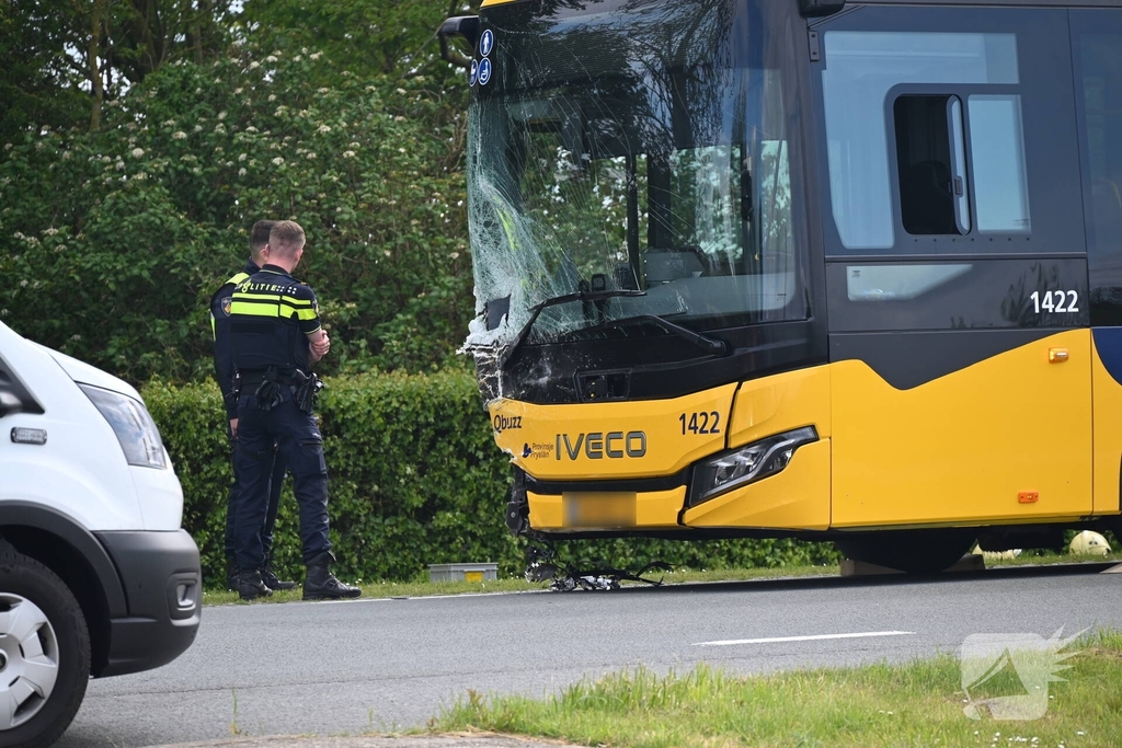 Automobilist raakt zwaargewond bij aanrijding