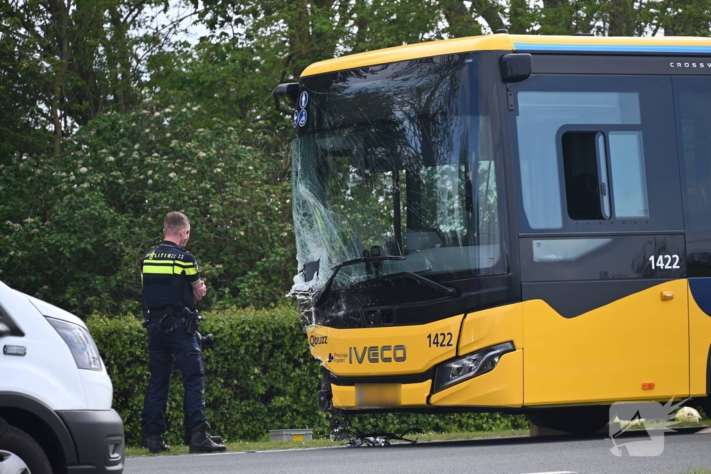 Automobilist raakt zwaargewond bij aanrijding