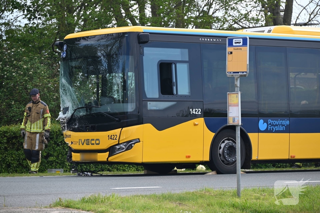 Automobilist raakt zwaargewond bij aanrijding