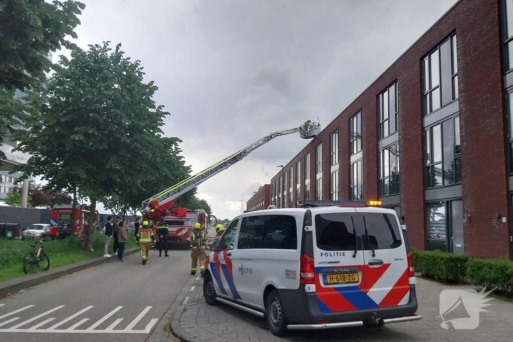 Brand op dak van woning ontdekt