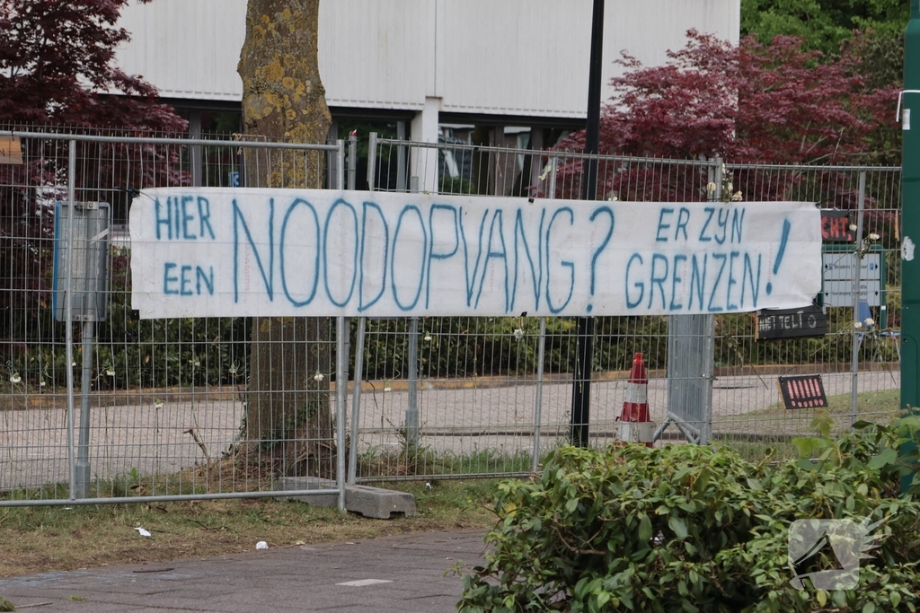 Waterwerper ingezet en veiligheidsrisicogebied na rellen