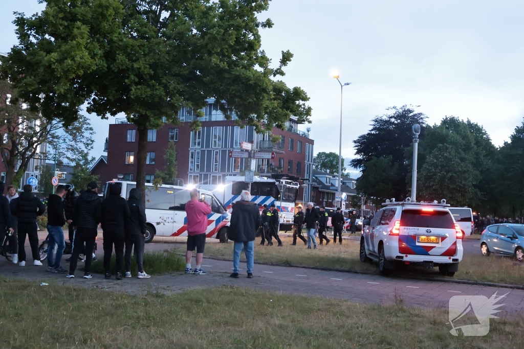 Waterwerper ingezet en veiligheidsrisicogebied na rellen