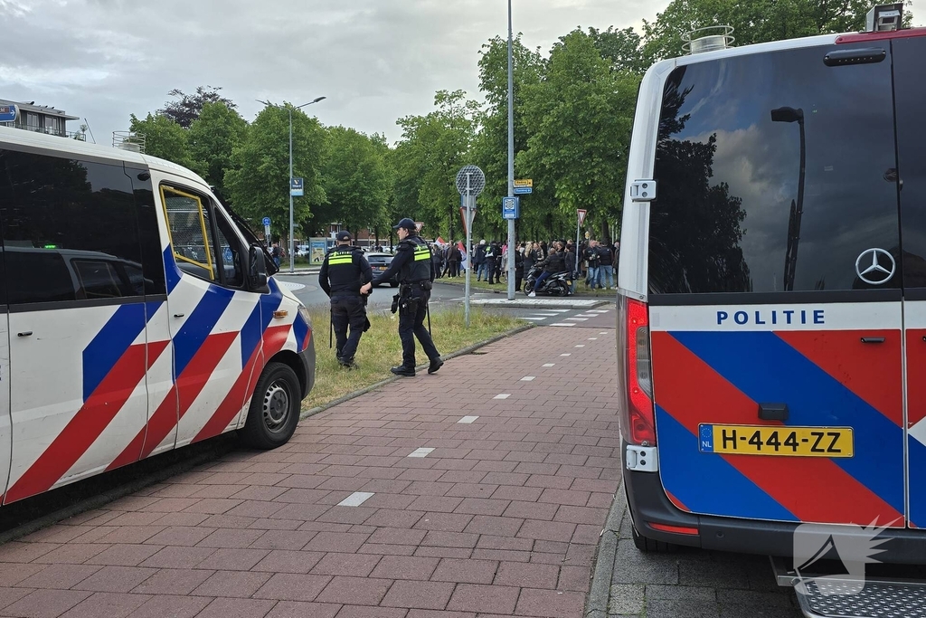 Waterwerper ingezet en veiligheidsrisicogebied na rellen