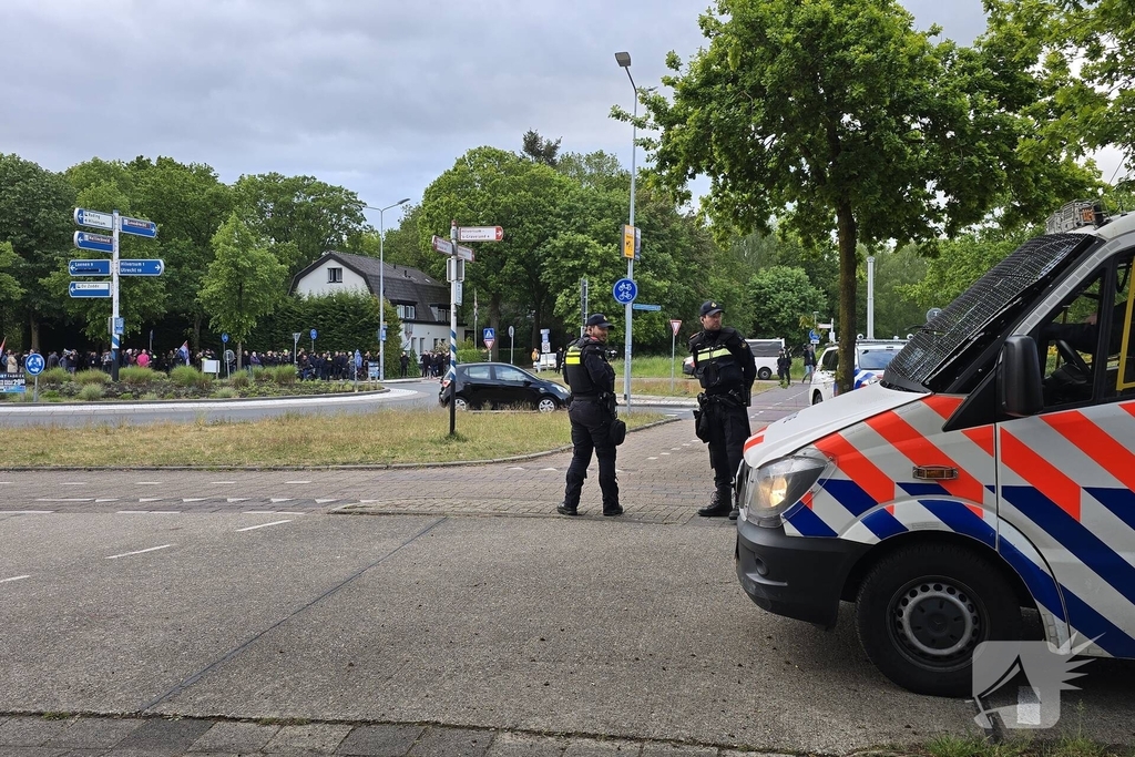 Waterwerper ingezet en veiligheidsrisicogebied na rellen