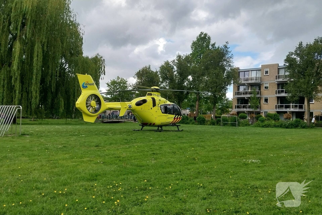 Traumahelikopter landt bij incident in woning