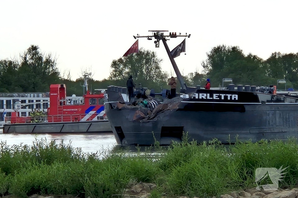 Aanvaring op de Waal tussen tanker en duwstel