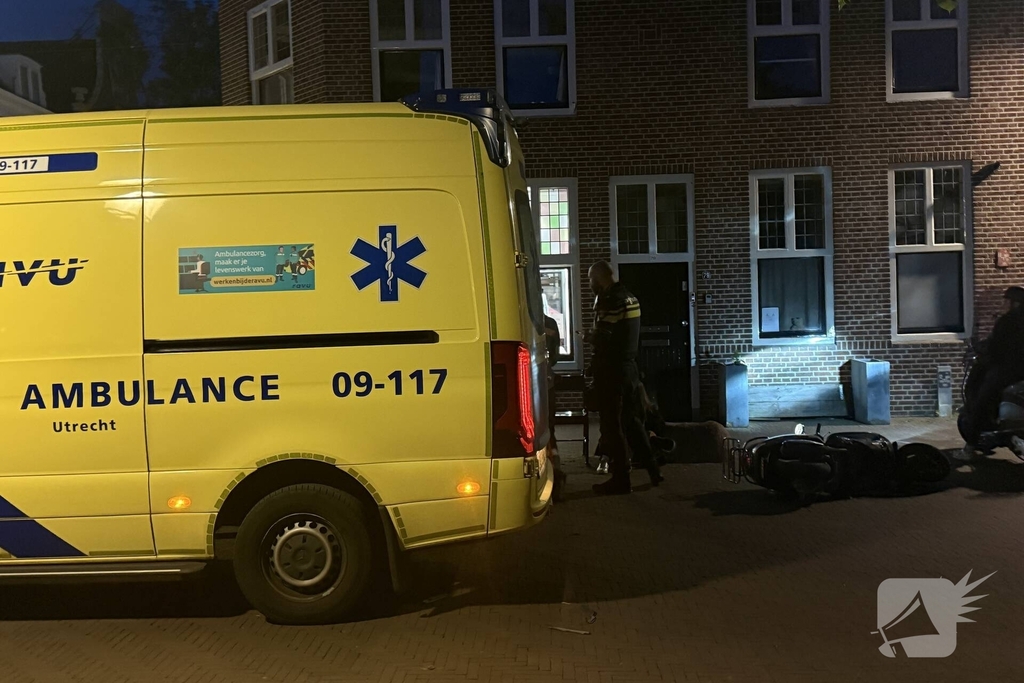 Scooterrijders ten val na botsing