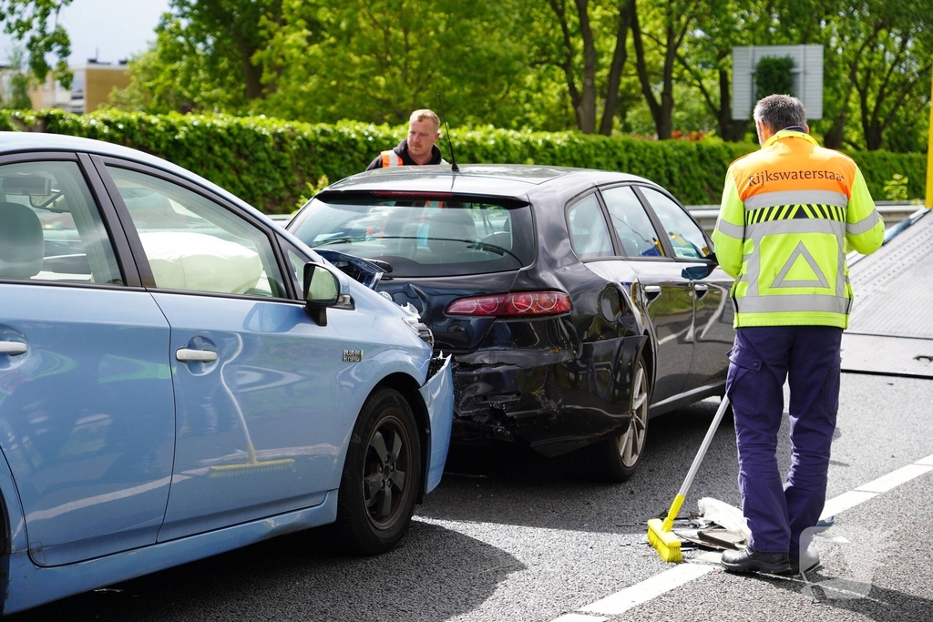 Drie voertuigen betrokken bij kettingbotsing