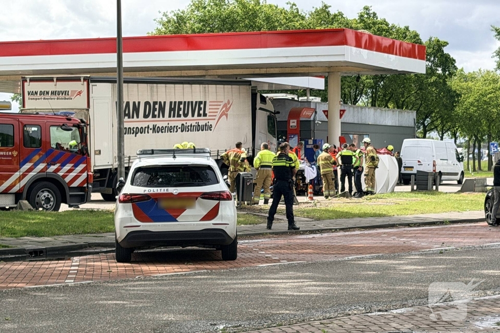 Vrouw overreden door vrachtwagen