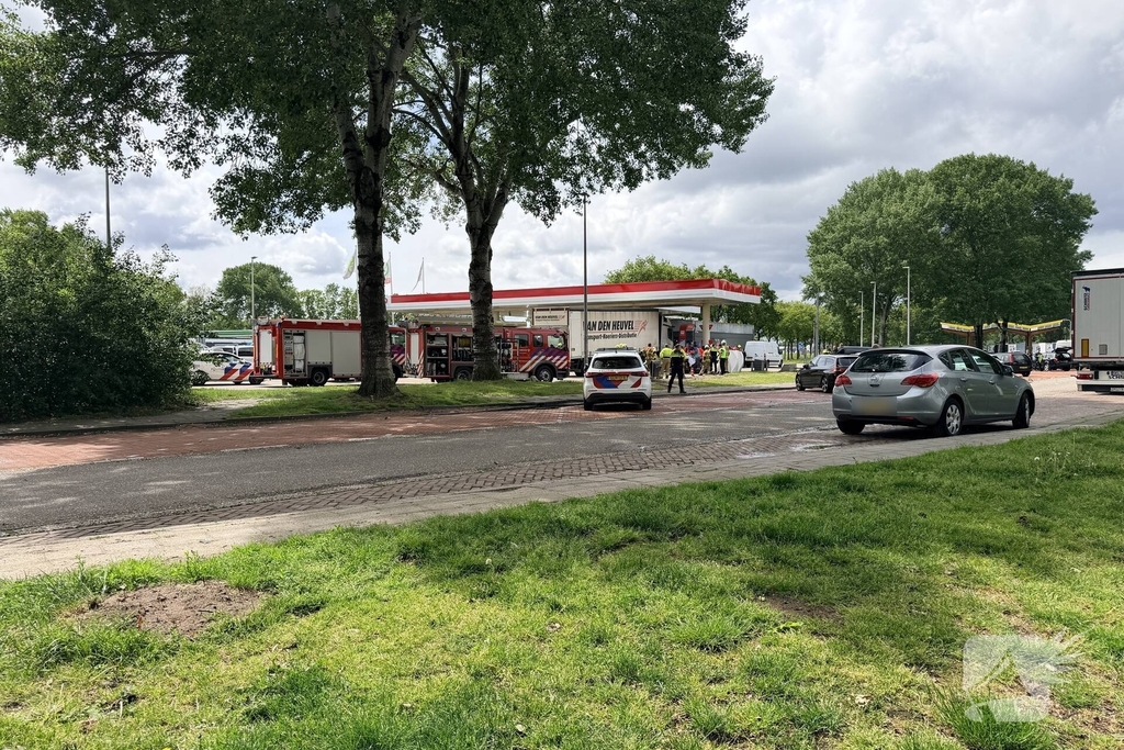 Vrouw overreden door vrachtwagen