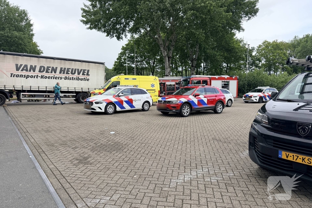 Vrouw overreden door vrachtwagen