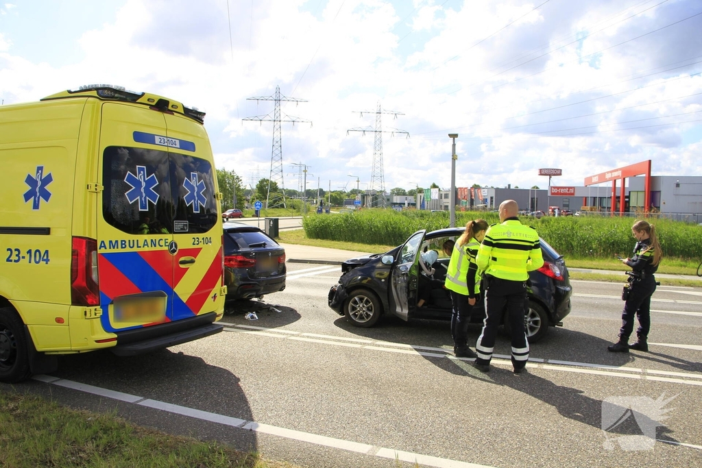 Kopstaartbotsing bij verkeerslichten met kinderen betrokken