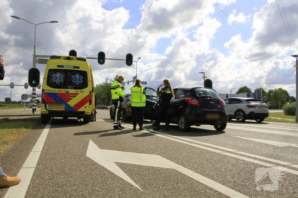 Kopstaartbotsing bij verkeerslichten met kinderen betrokken