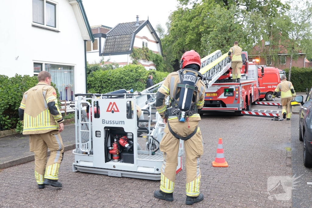 Brand in schoorsteen van woning