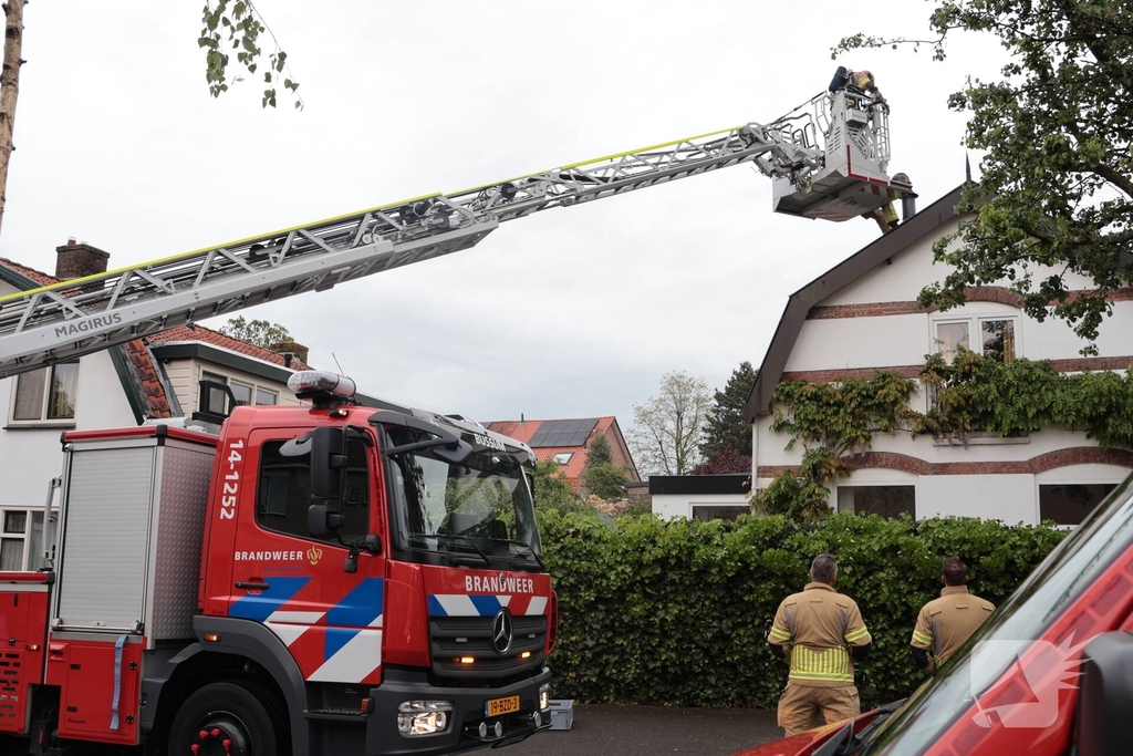 Brand in schoorsteen van woning