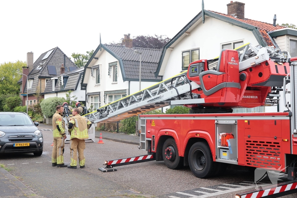 Brand in schoorsteen van woning