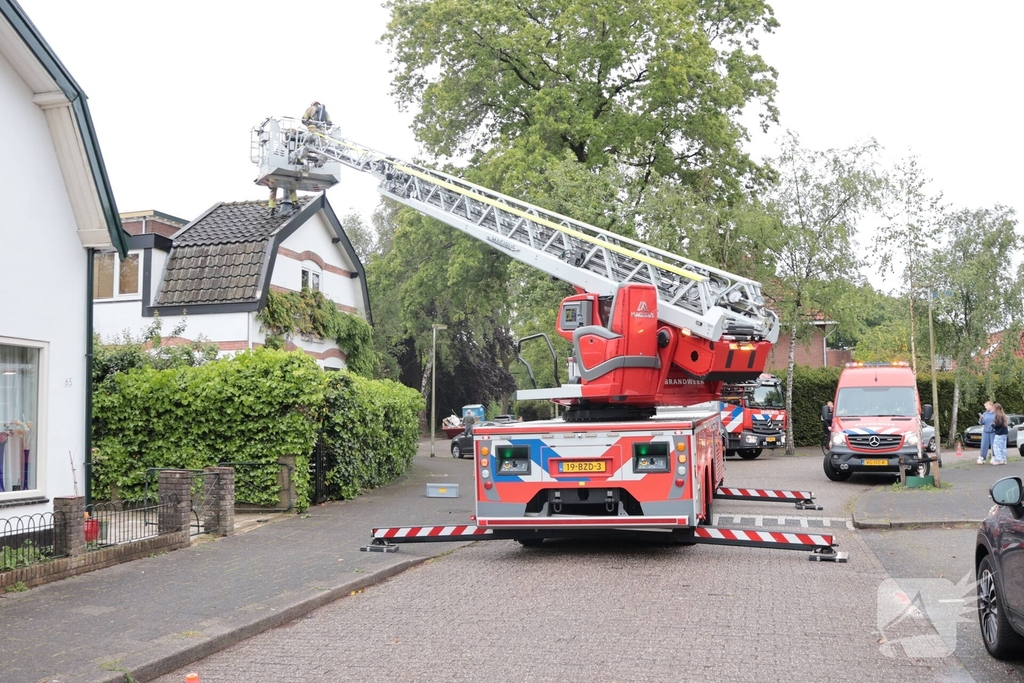 Brand in schoorsteen van woning