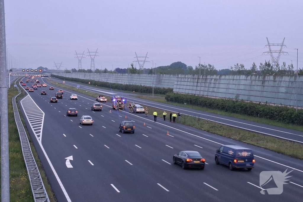 Brand in voertuig op snelweg