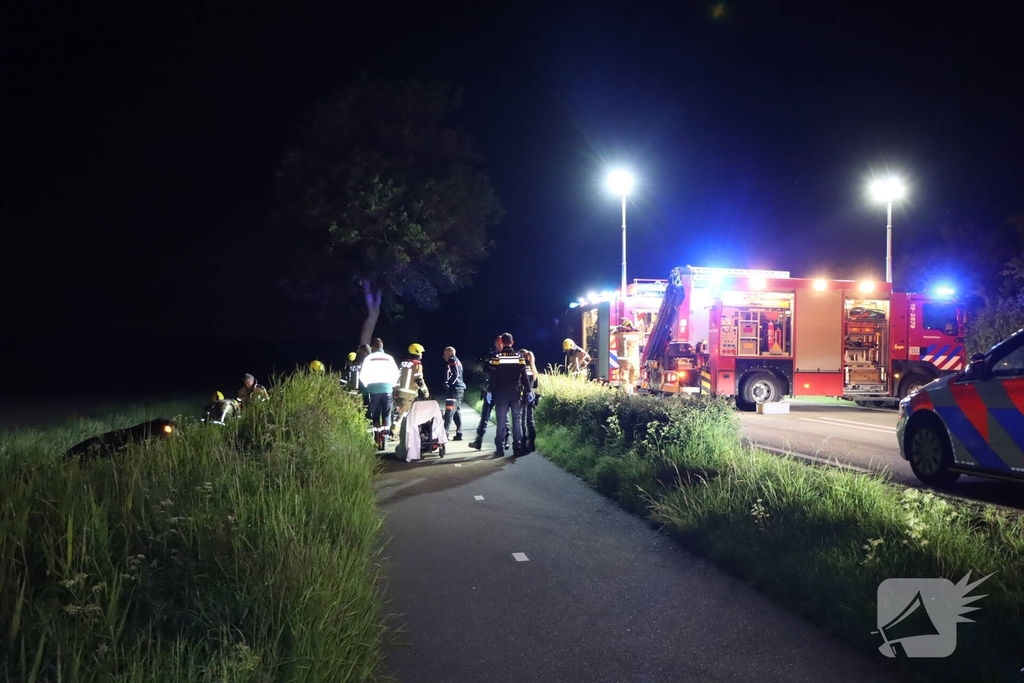 Auto belandt in sloot na ongeval