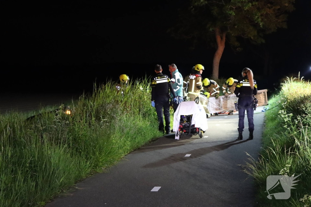Auto belandt in sloot na ongeval
